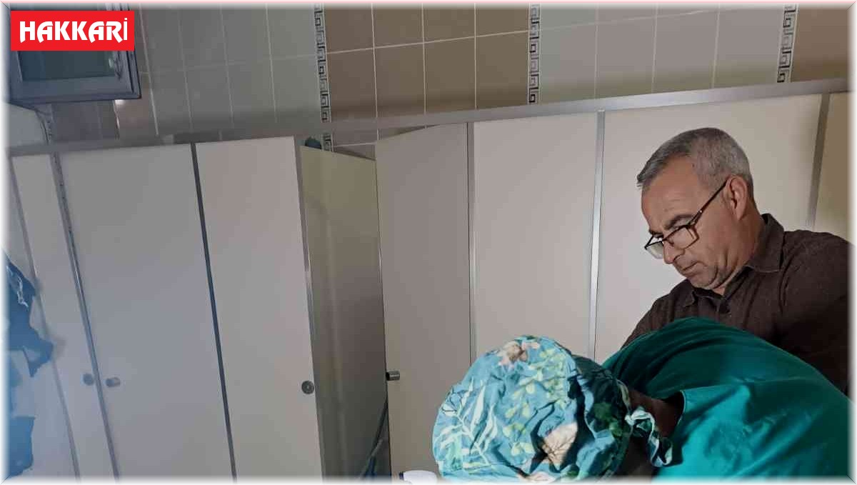 Aracın çarptığı köpek tedavi altına alındı