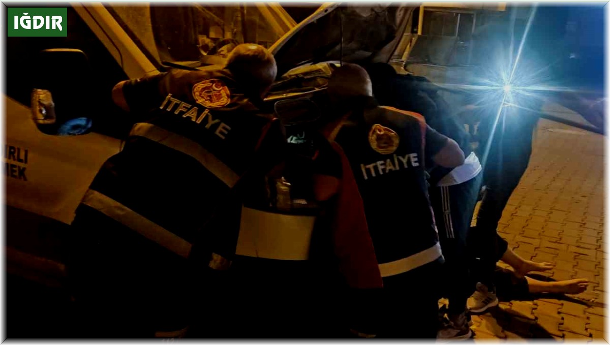 Aracın motoruna giren inatçı kedi yavrusu, tüm çabaya rağmen çıkmadı