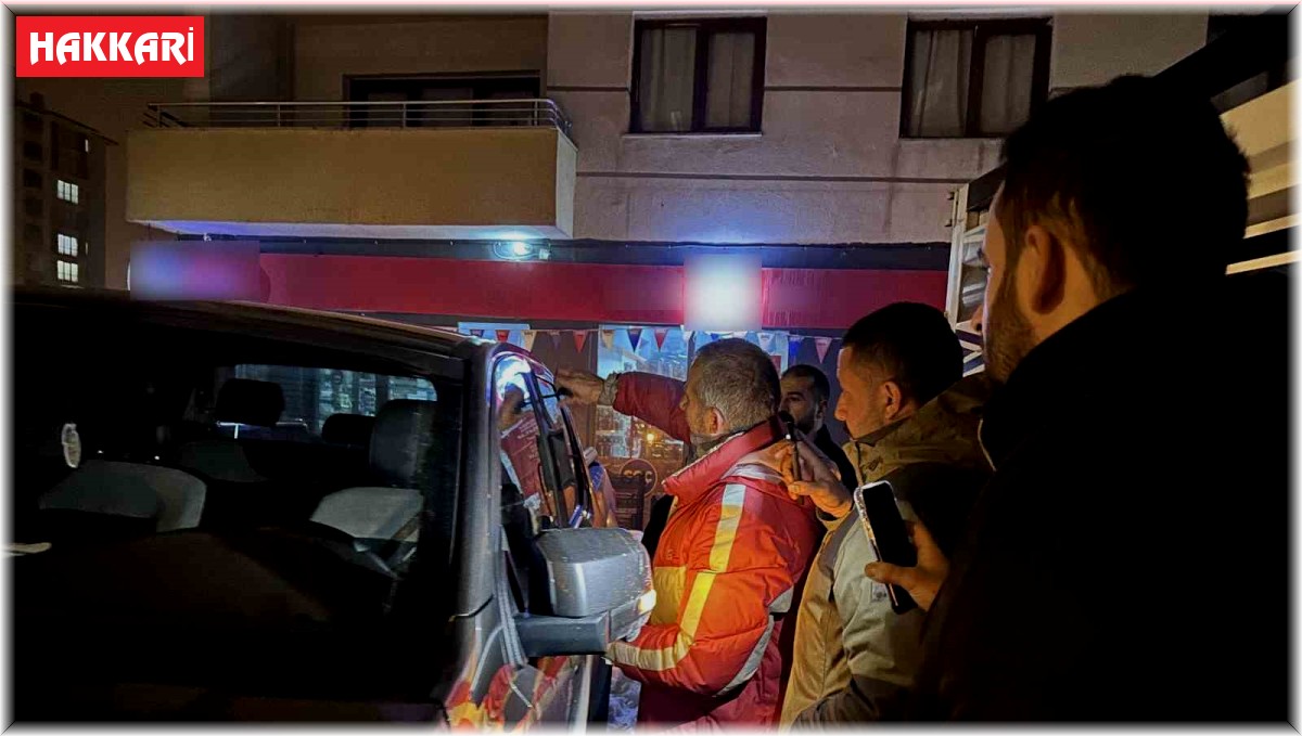 Araçta kilitli kalan çocuk çilingir yardımıyla kurtarıldı