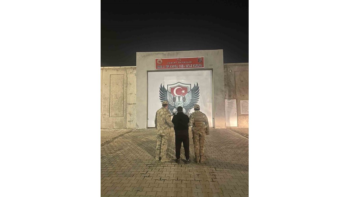 Aranan eski icra müdür yardımcısı yasa dışı yollarla Türkiye'ye girmeye çalışırken yakalandı