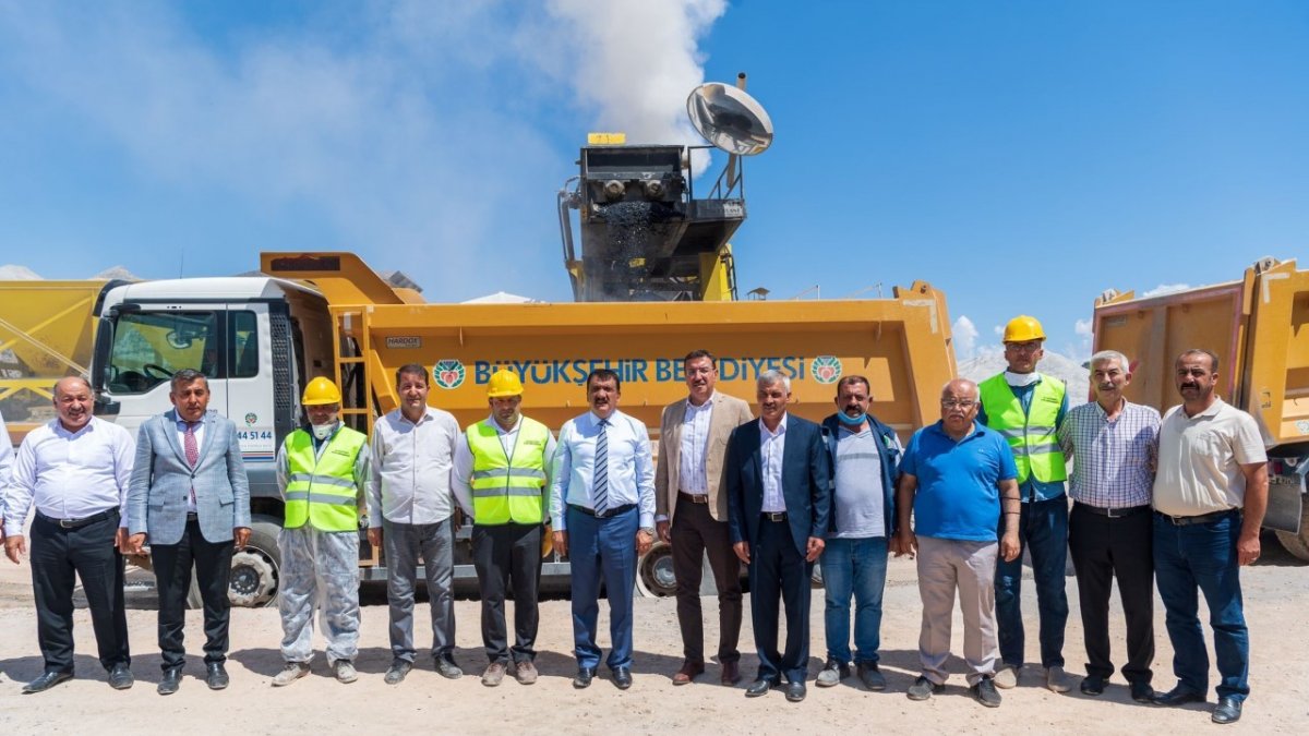 Arapgir'de bulunan mobil asfalt plent tesisini inceledi