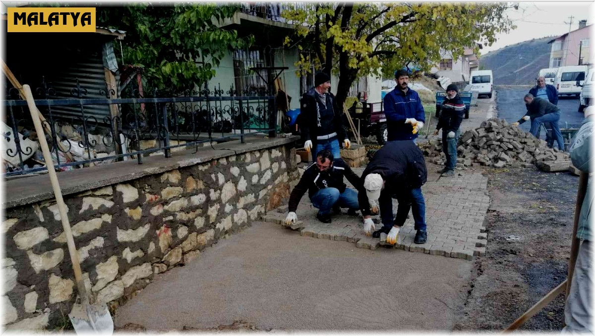 Arapgir'de kilit taş ve altyapı çalışmaları hızlandı