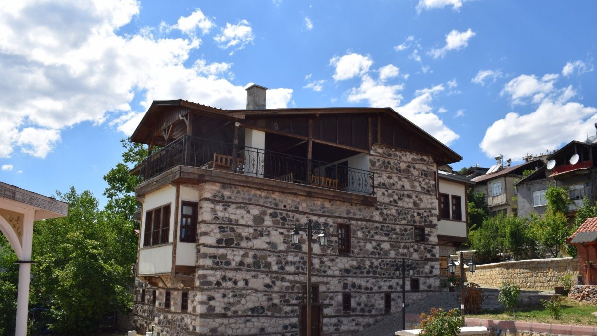 Arapgir'de tescilli tarihi yapı sayısı 221'e ulaştı