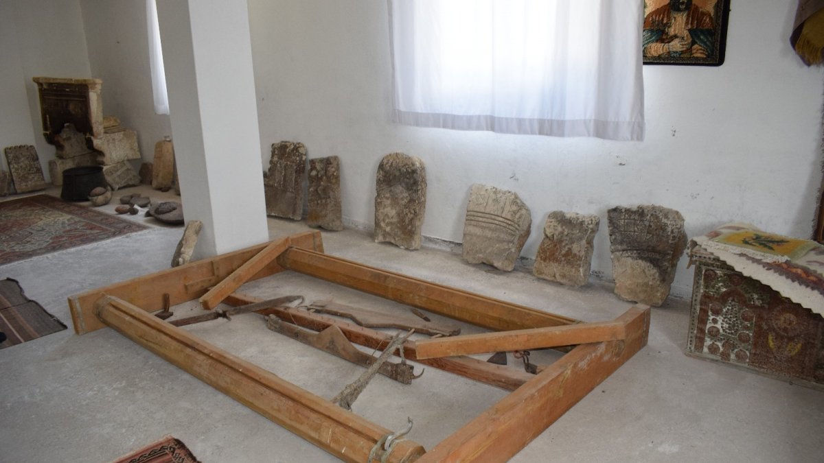 Arapgir halkı, tarihi mezar taşlarına gözü gibi bakıyor