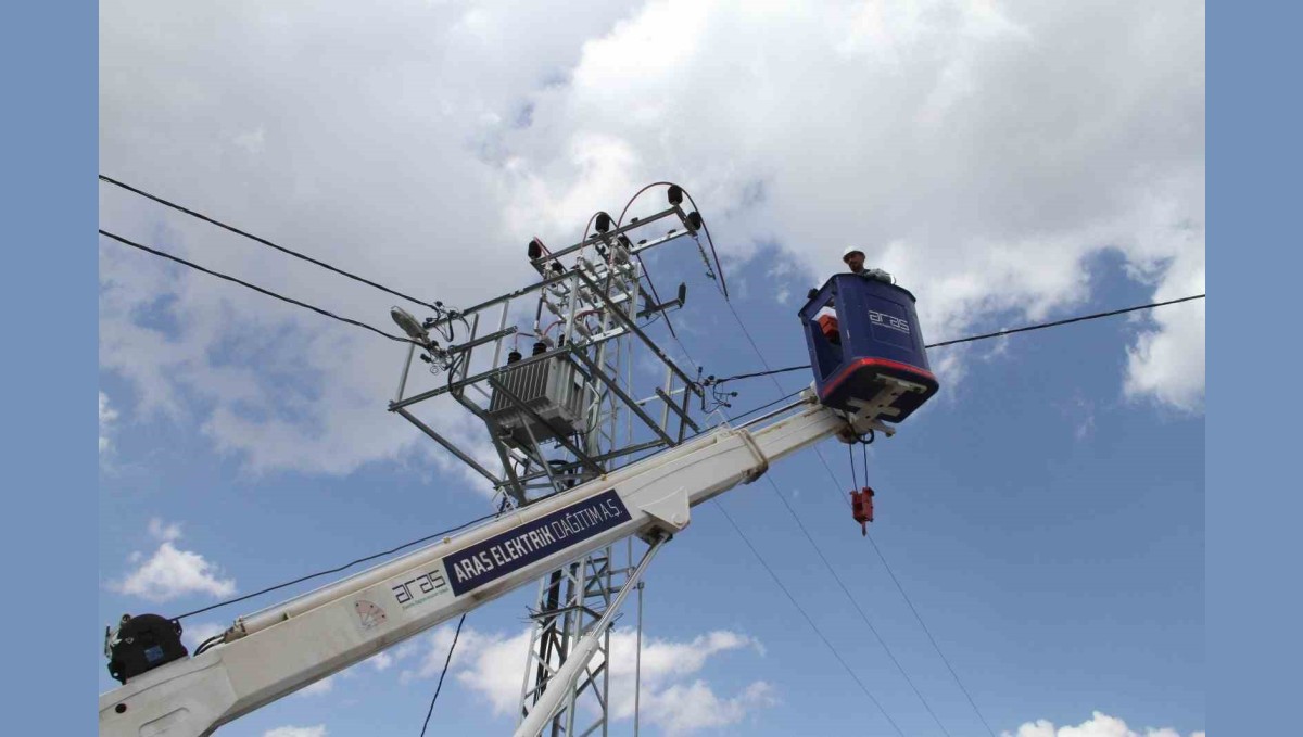 Aras EDAŞ, Patnos'ta enerji altyapısını güçlendirmeyi sürdürüyor