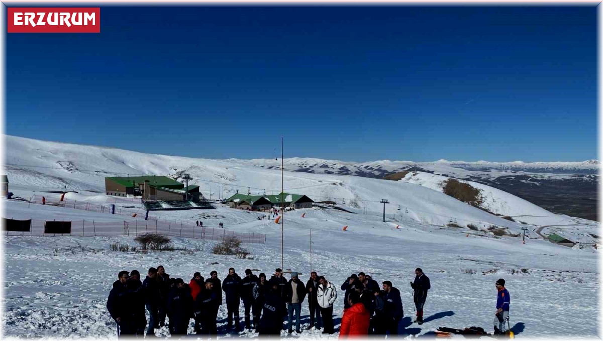 Aras'tan çığda arama ve kurtarma eğitimi