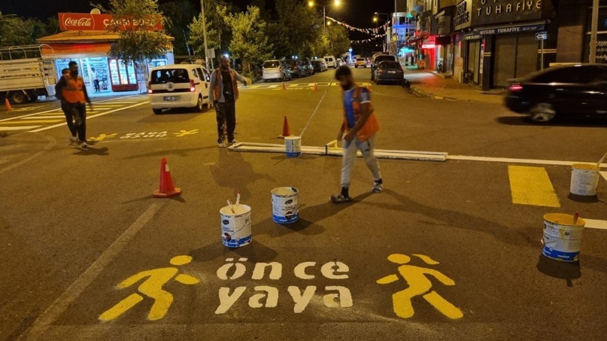 Ardahan Belediyesi yaya geçit sayısını arttırdı, yol çizgilerini yeniledi