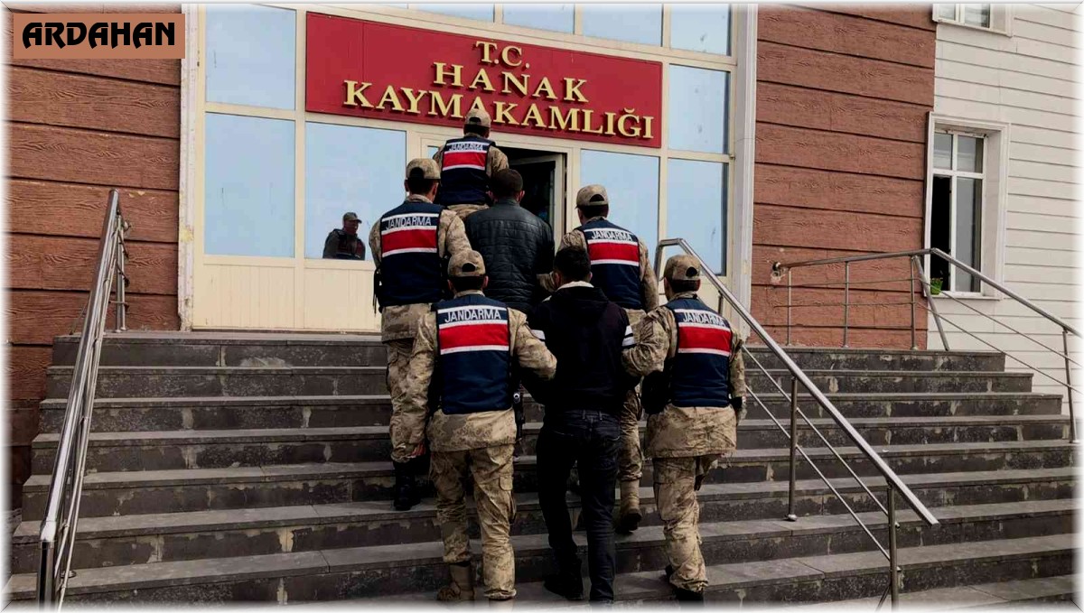 Ardahan'da 2 hükümlü yakalandı