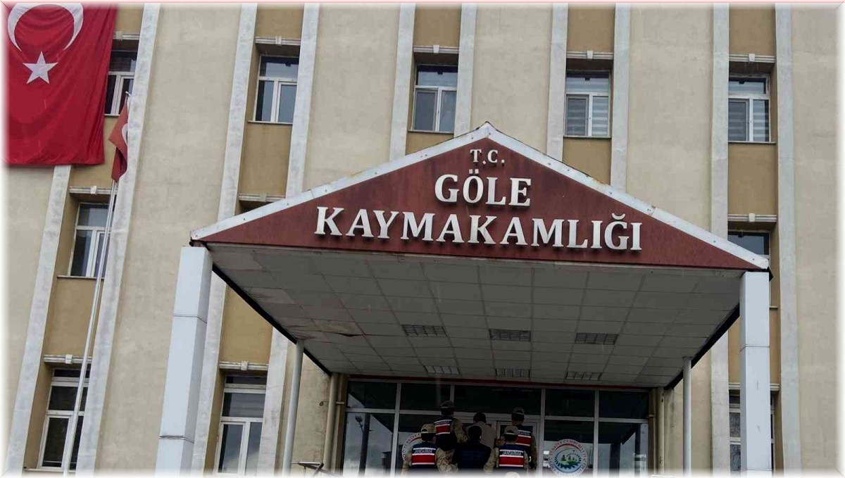 Ardahan'da 27 düzensiz göçmen yakalandı, sürücüler tutuklandı