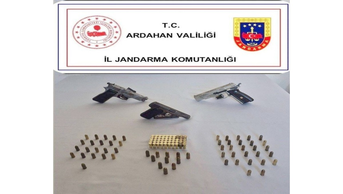 Ardahan'da 3 ruhsatsız tabanca ve 109 fişek ele geçirildi