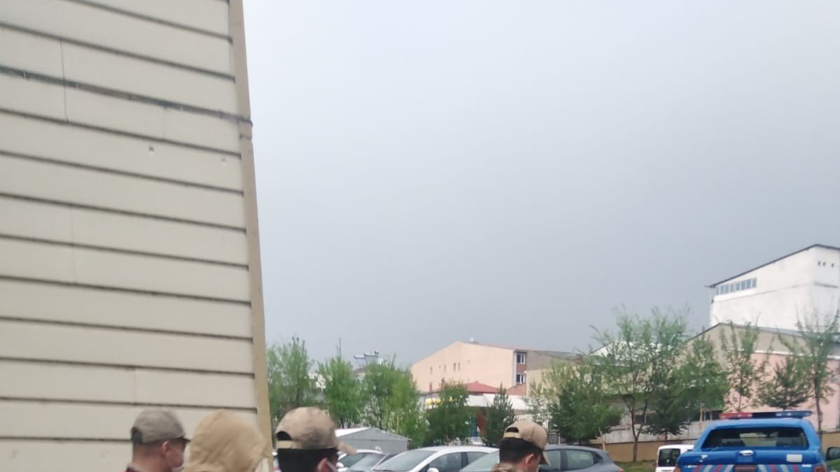 Ardahan'da 9 düzensiz göçmen yakalandı, 1 kişi tutuklandı