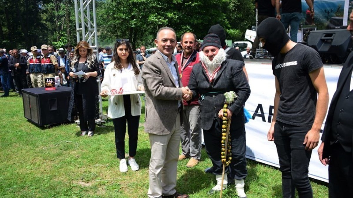 Ardahan'da aşıklar şöleninden renkli görüntüler