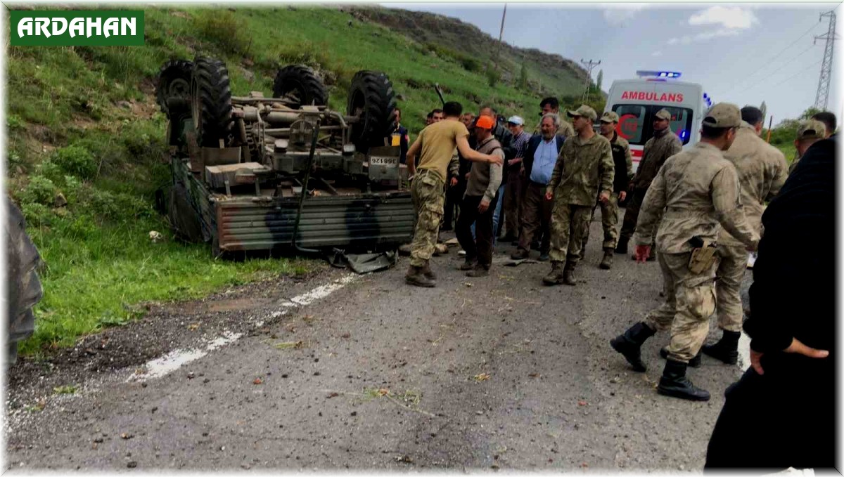 Ardahan'da askeri araç devrildi: 4 yaralı