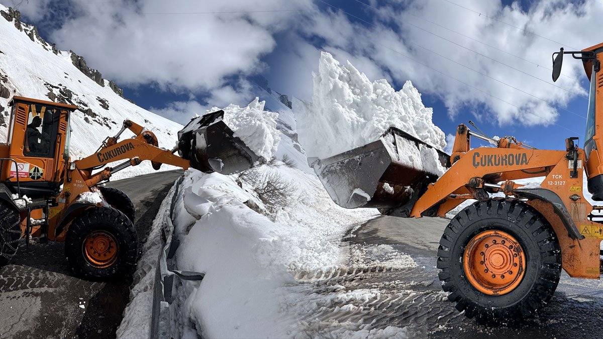 Ardahan'da Baharda da Karla Mücadele: Ulaşım Kontrollü Sağlanıyor