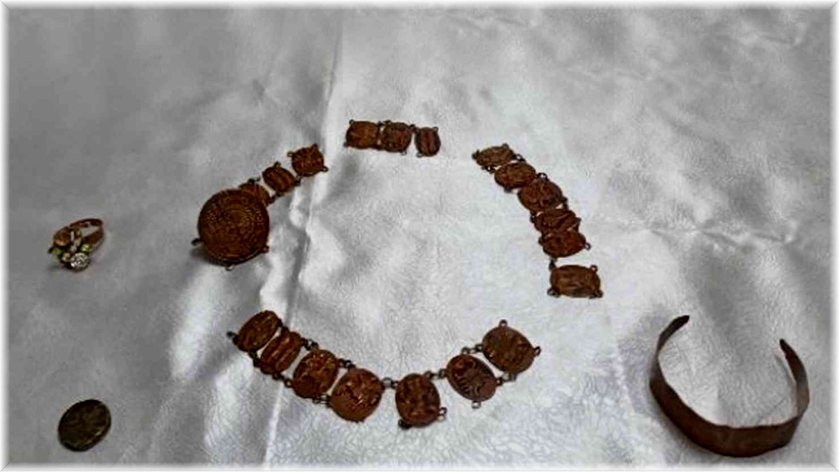 Ardahan'da bir otomobilde 7 tarihi eser ele geçirildi