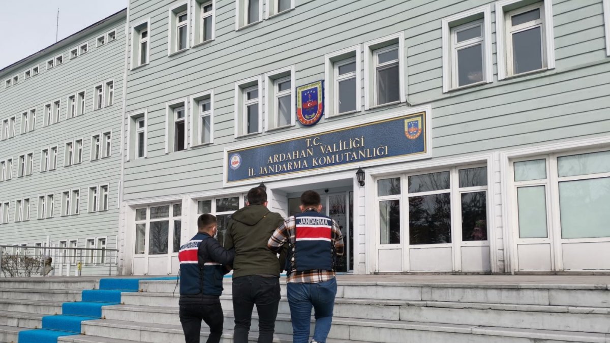 Ardahan'da çeşitli suçlardan aranan 23 zanlı yakalanarak cezaevine gönderildi