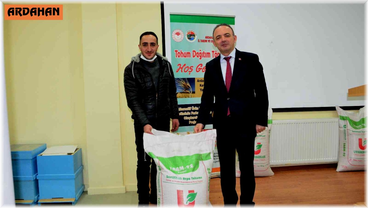 Ardahan'da çiftçilere tohum dağıtıldı