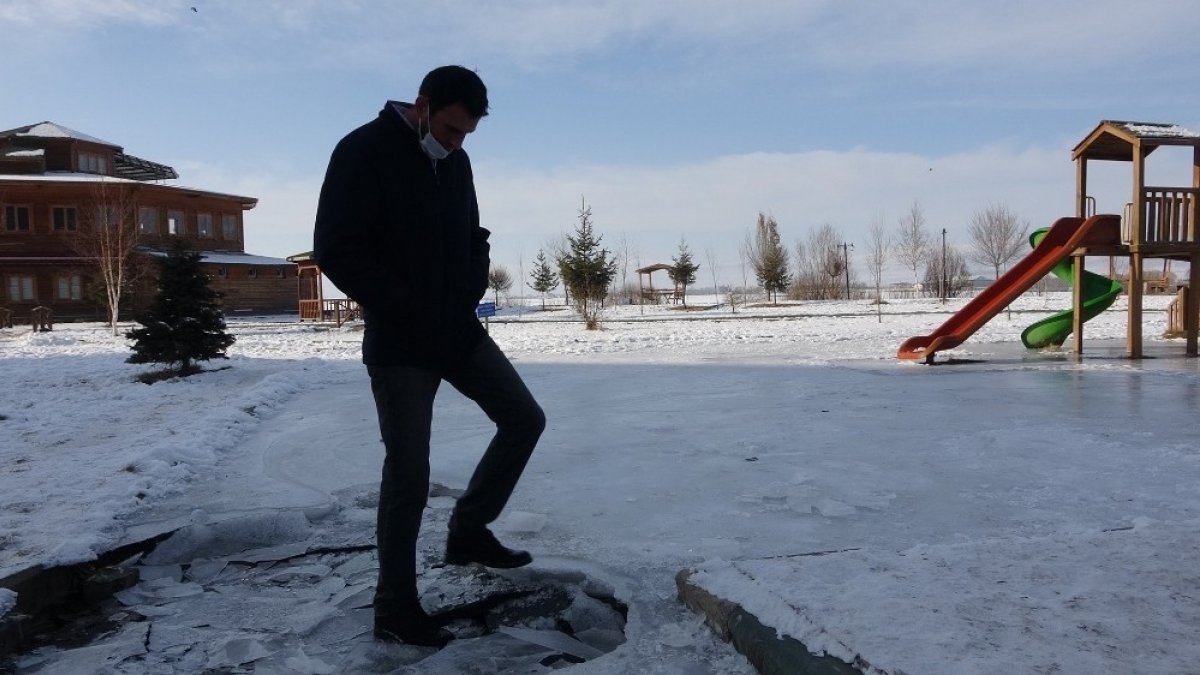 Ardahan'da dondurucu soğuklar: Göle'de Eksi 22 derece görüldü