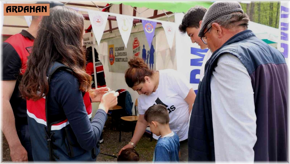 Ardahan'da "en iyi narkotik polisi anne" ve "KADES" uygulaması tanıtıldı