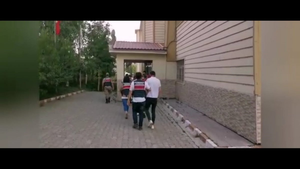 Ardahan'da göçmen kaçakçılığı operasyonu: 9 kişi tutuklandı