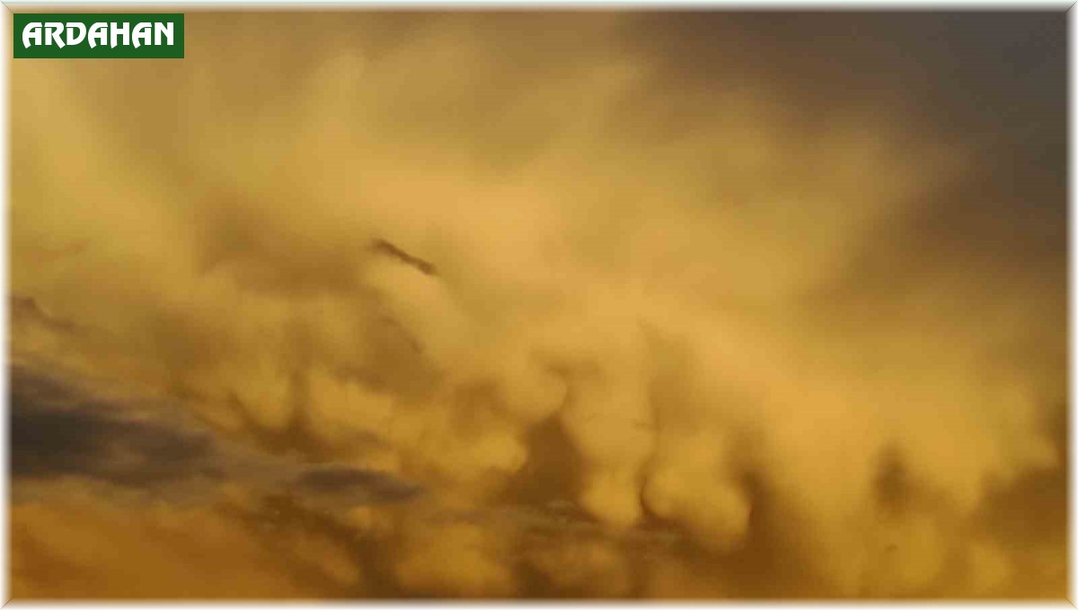 Ardahan'da gökyüzü kızıla büründü