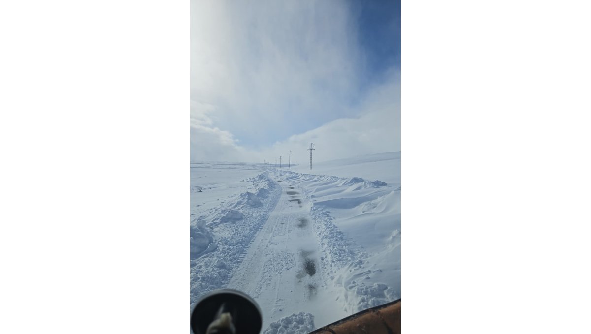 Ardahan'da kar nedeniyle 19 köy yolu ulaşıma kapandı