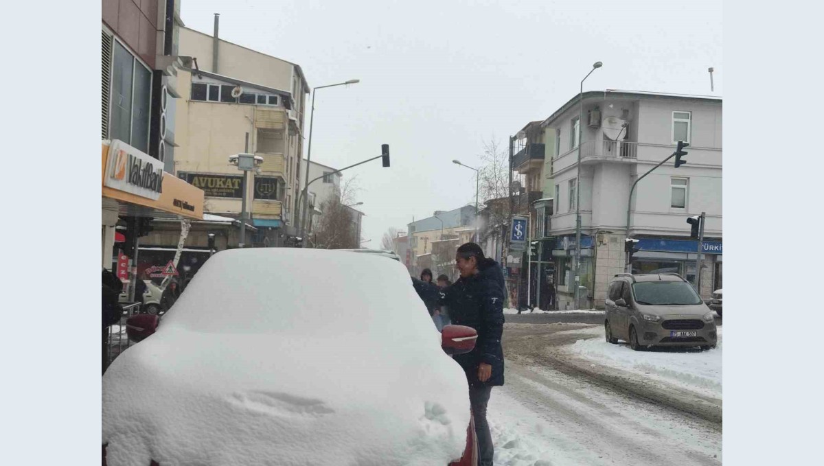 Ardahan'da kar ve soğuk hava etkili oldu