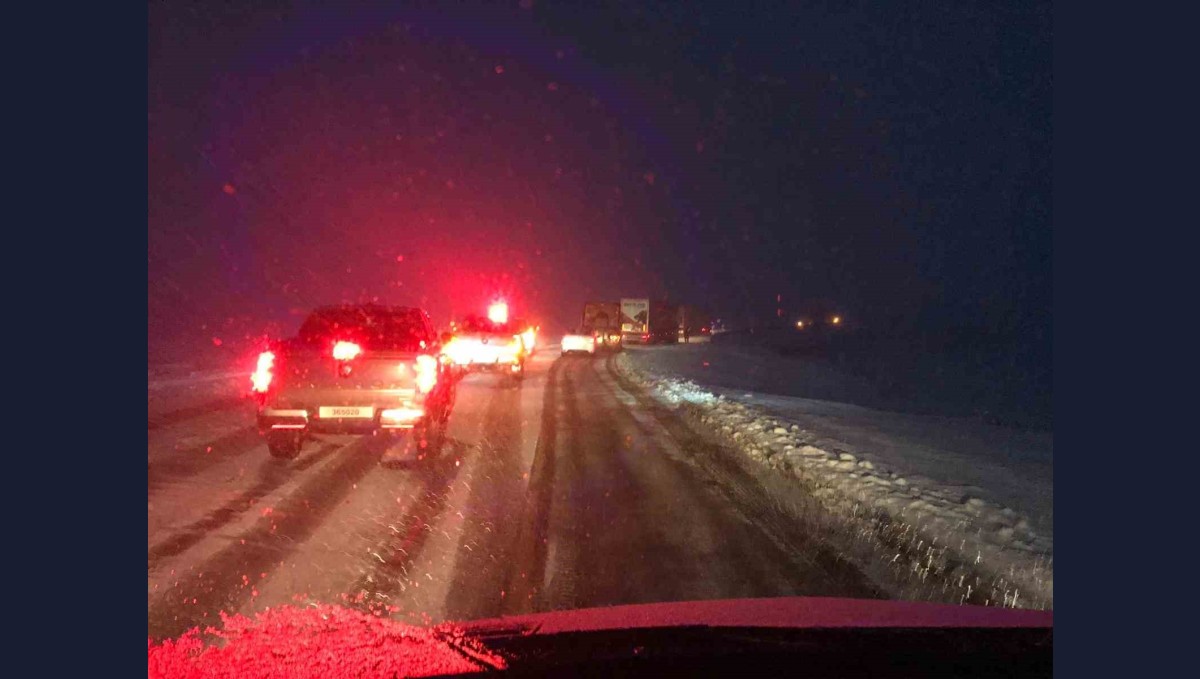 Ardahan'da kar ve yoğun tipi ulaşımda aksamalara neden oldu