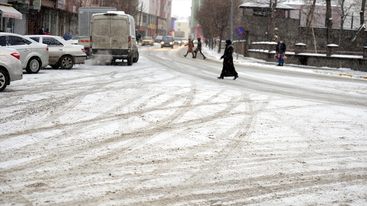 Ardahan'da kar yağışı etkili oldu