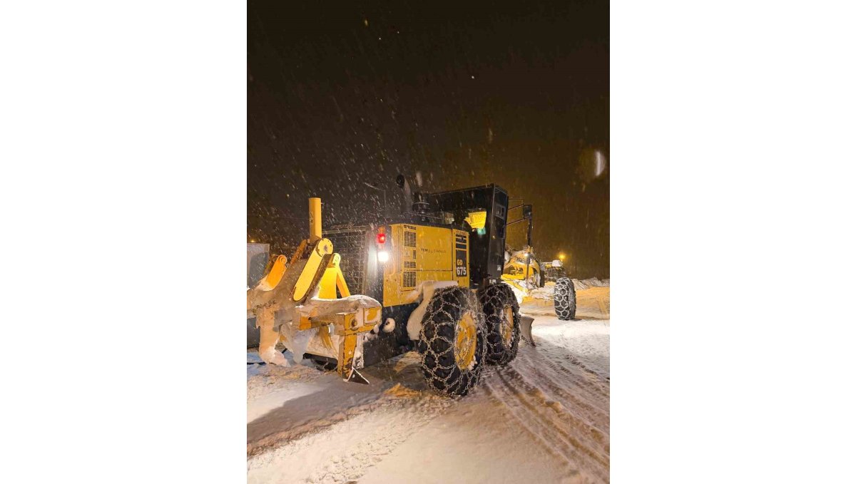 Ardahan'da kar yağışı nedeniyle 35 köy yolu ulaşıma kapandı