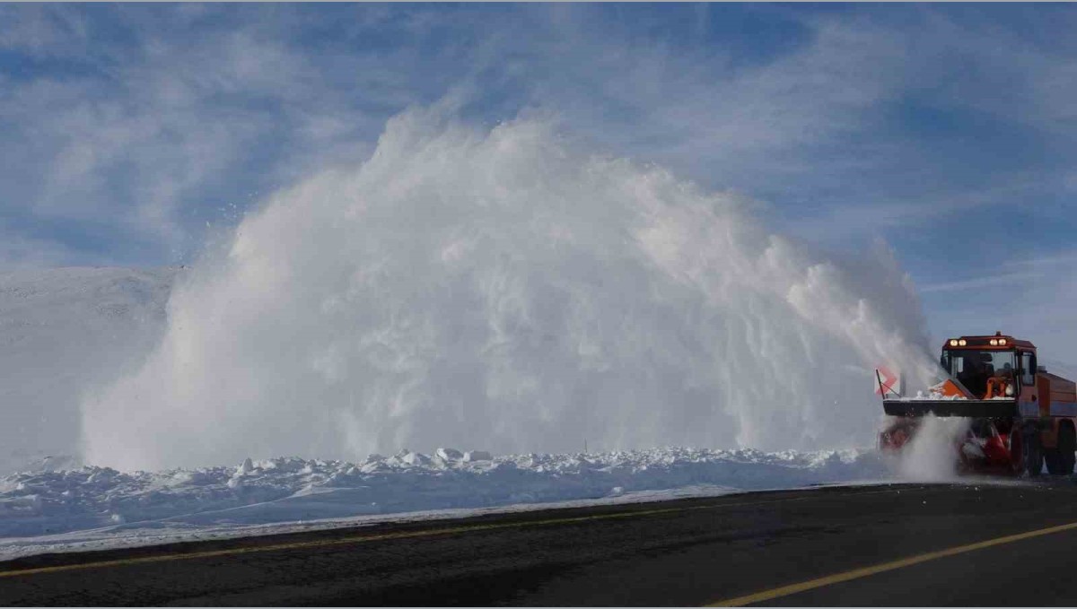 Ardahan'da karla mücadele çalışması başlatıldı