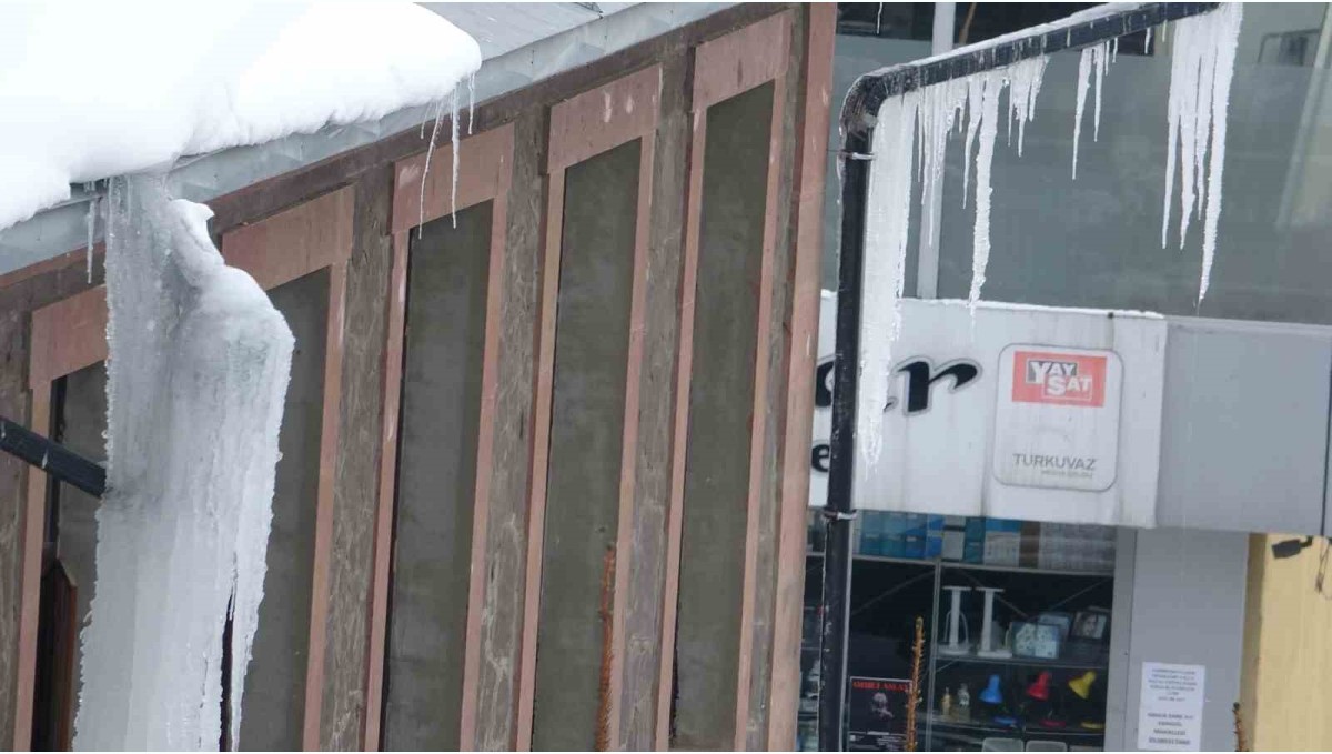 Ardahan'da kilitler bile dondu, Göle ilçesi eksi 24,8'i gördü