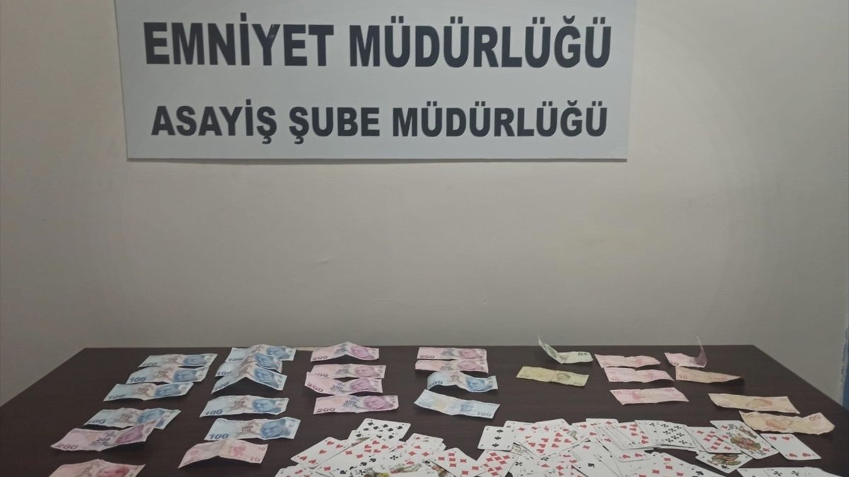Ardahan'da Kovid-19 tedbirlerine uymayan ve kumar oynayan 11 kişiye para cezası kesildi