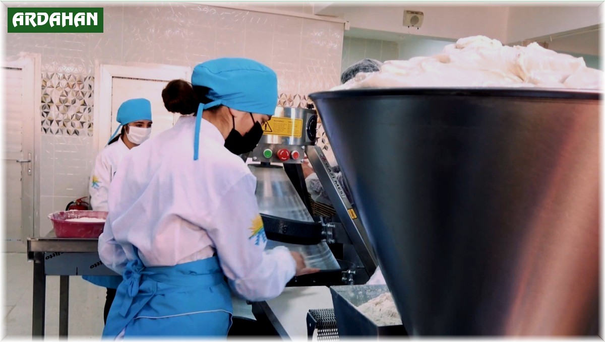 Ardahan'da liselilerin ürettiği 24 bin ekmek deprem bölgesine gönderildi