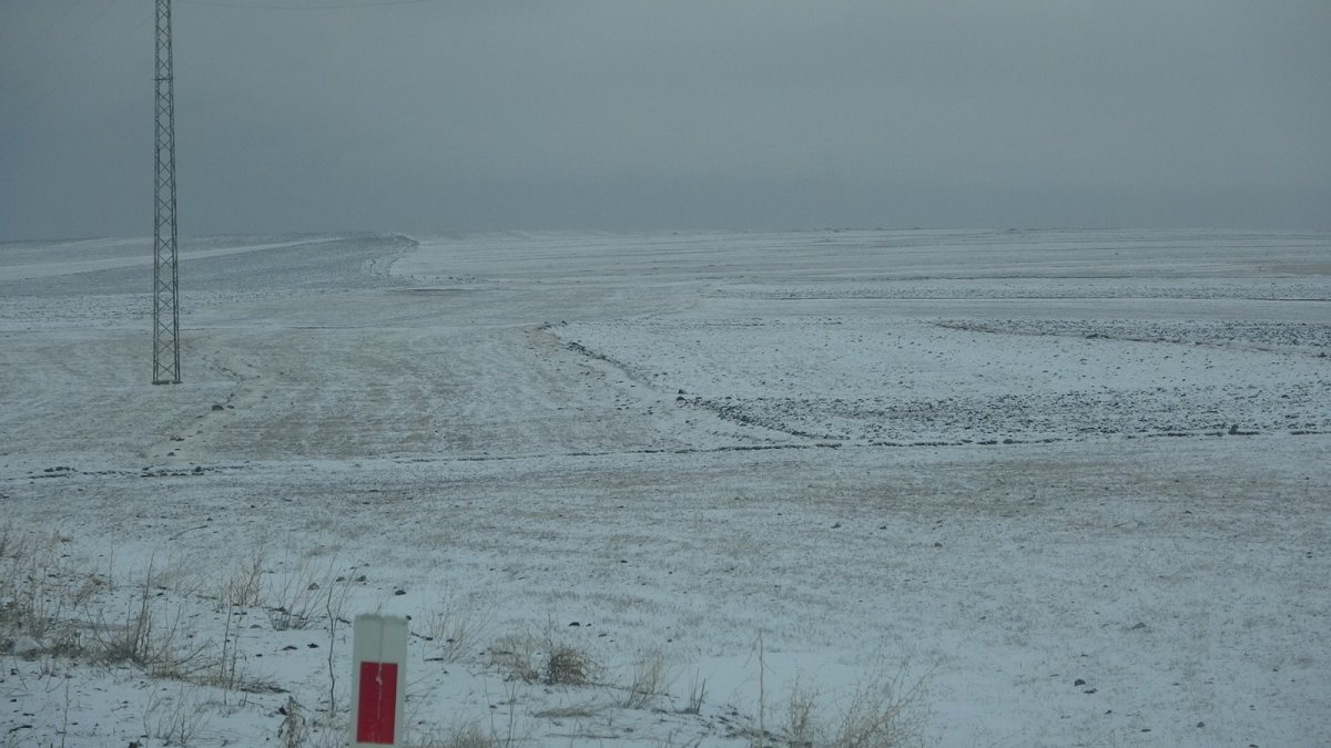 Ardahan'da Mayıs'ta kar sürprizi