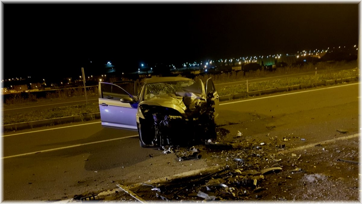 Ardahan'da otomobil ters yöne girdi: 1 ölü, 1 yaralı