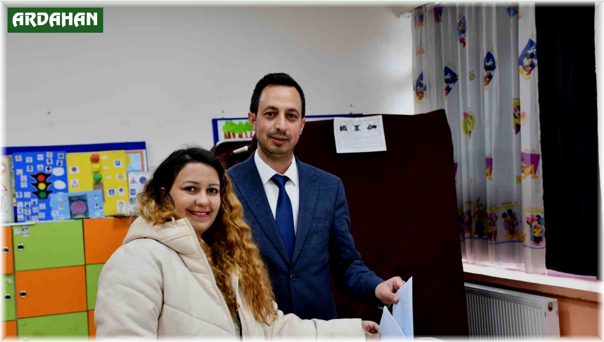 Ardahan'da oy kullanma işlemi başladı