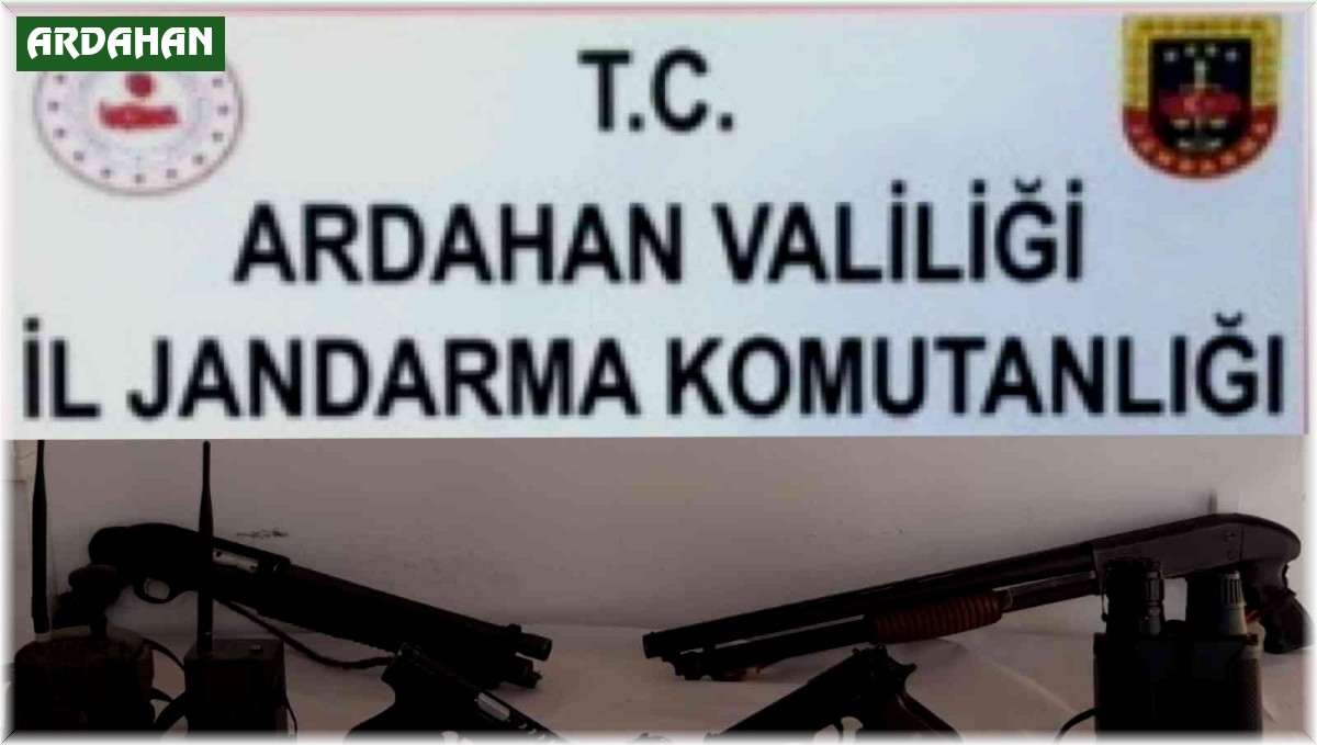 Ardahan'da ruhsatsız tabanca ve foto kapan ele geçirildi