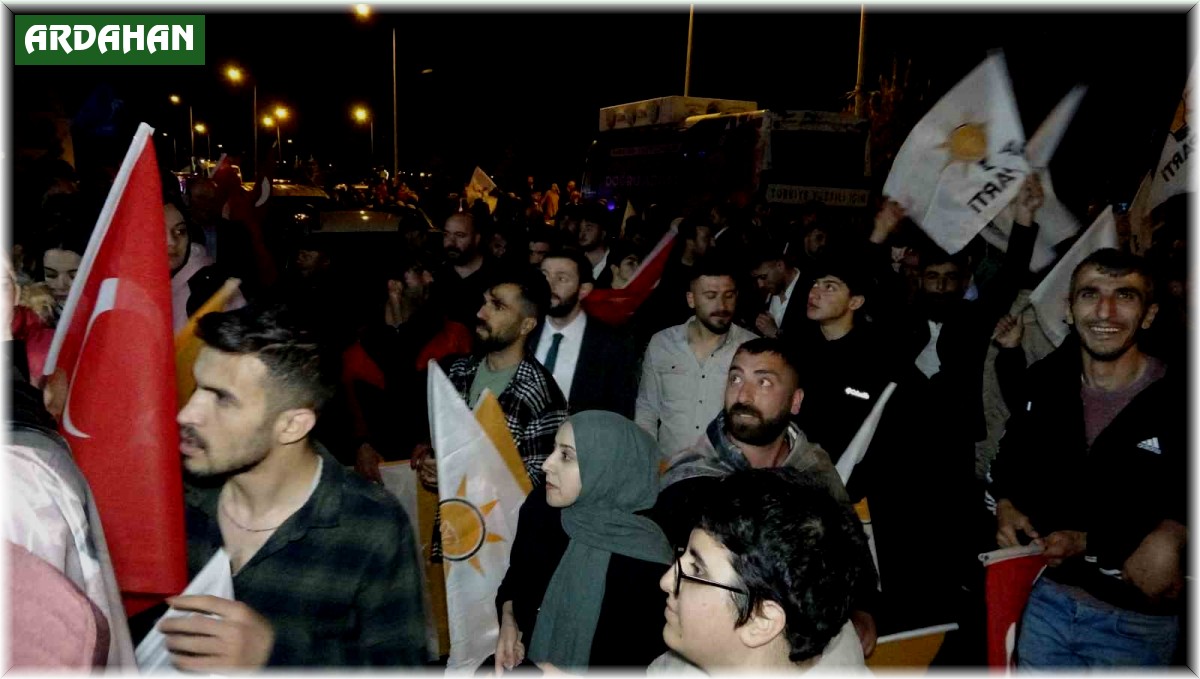 Ardahan'da seçim kutlamaları başladı