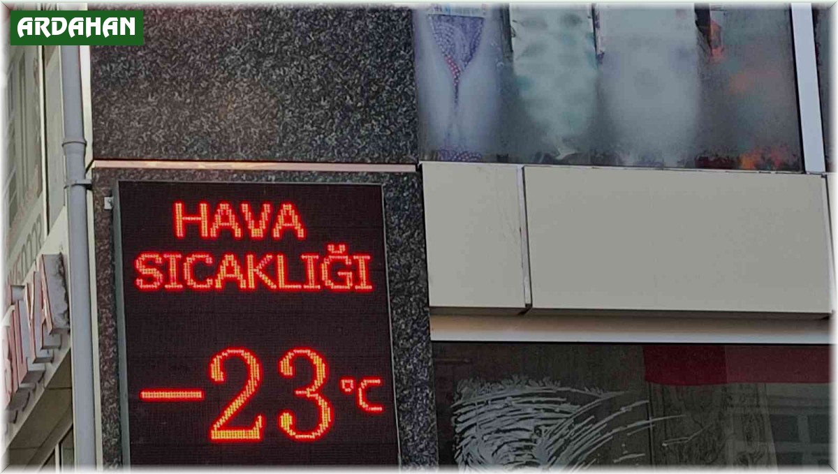 Ardahan'da Sibirya soğukları, araçlar çalışmadı