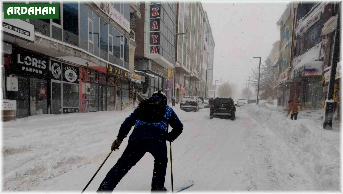 Ardahan'da sokakta kayak keyfi
