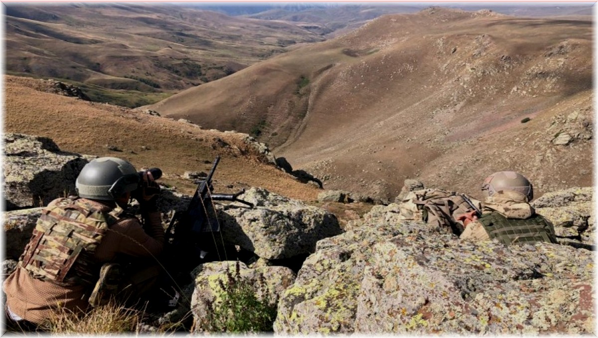 Ardahan'da teröristlere ait sığınakta mühimmat ve yaşam malzemesi ele geçirildi