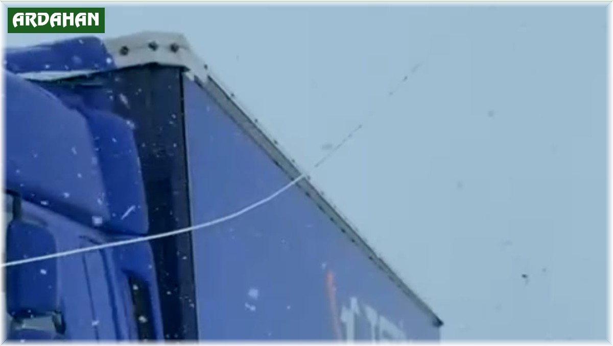 Ardahan'da ulaşıma kar engeli