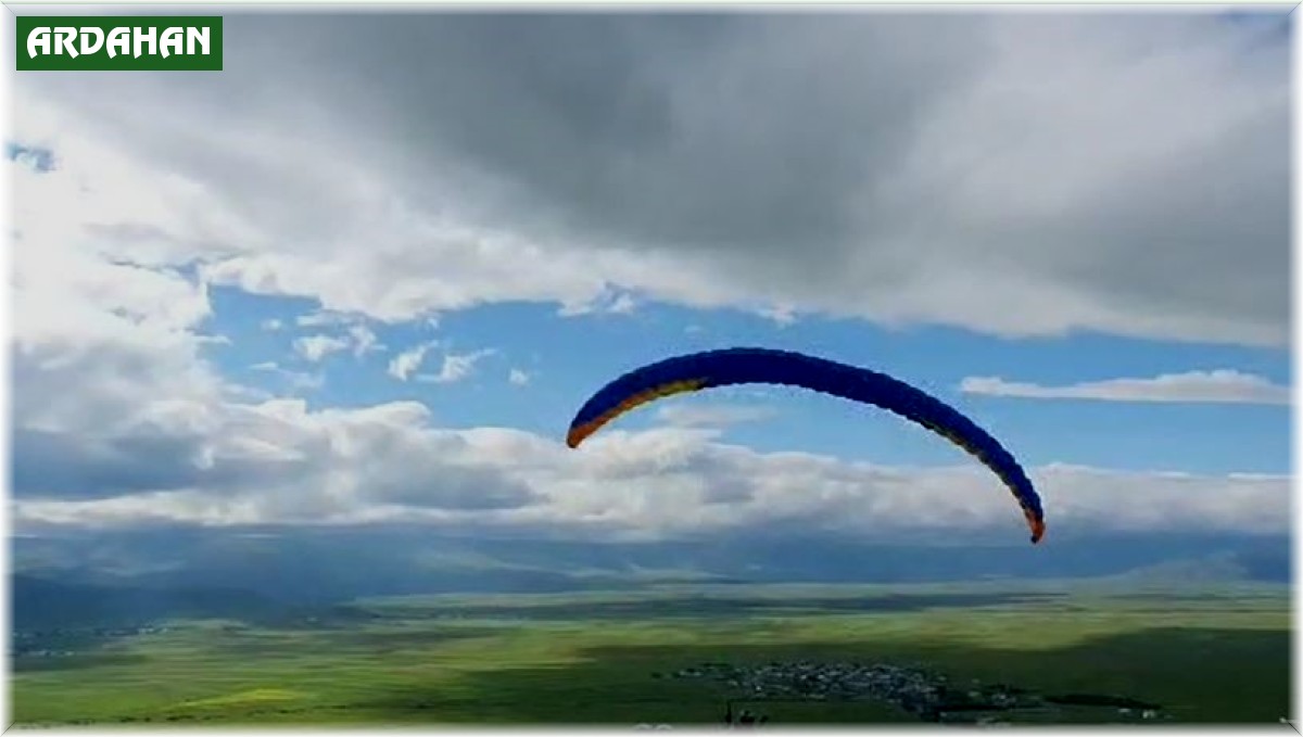 Ardahan'da yamaç paraşütü heyecanı