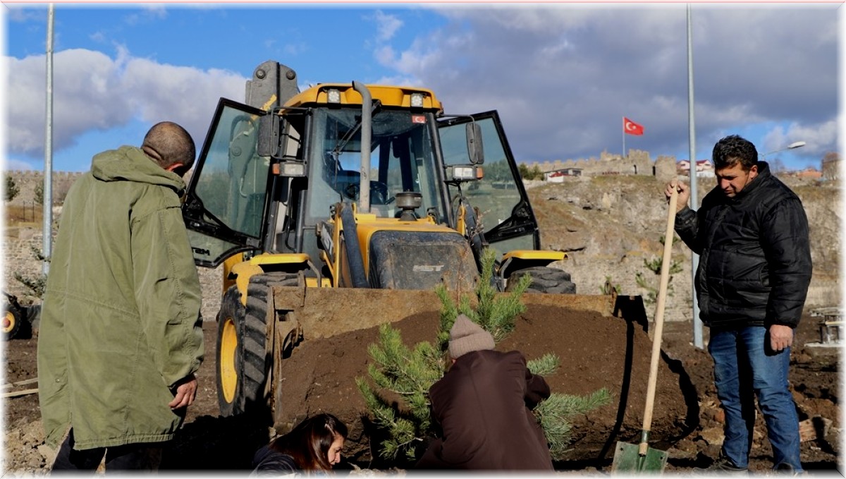Ardahan'da yeşillendirme ve ağaç dikim çalışması