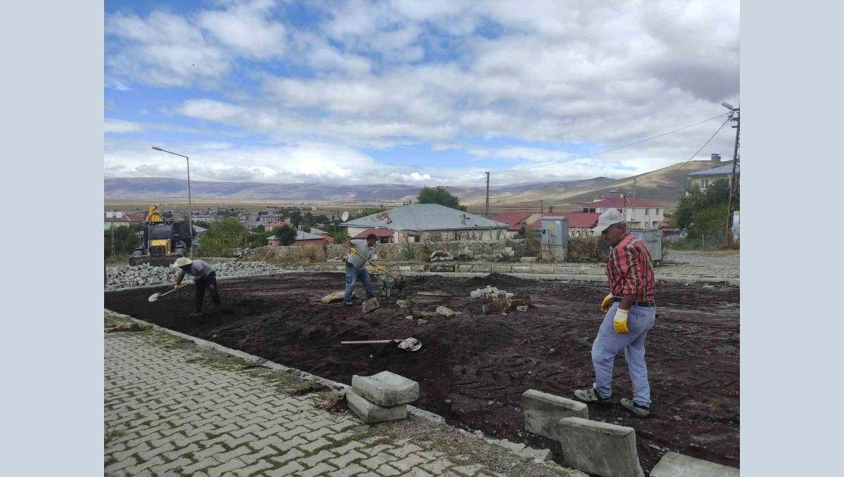 Ardahan'da yol yapım çalışmaları sürüyor