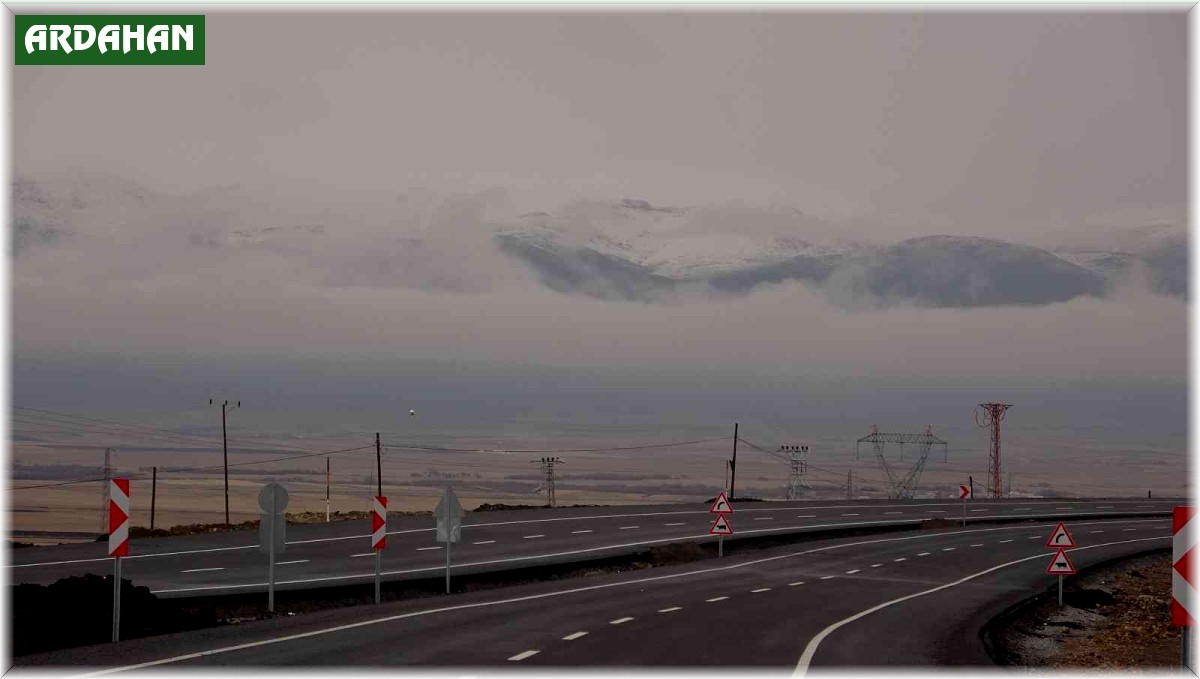 Ardahan'da zirvede kar ve sis görsel şölen oluşturdu