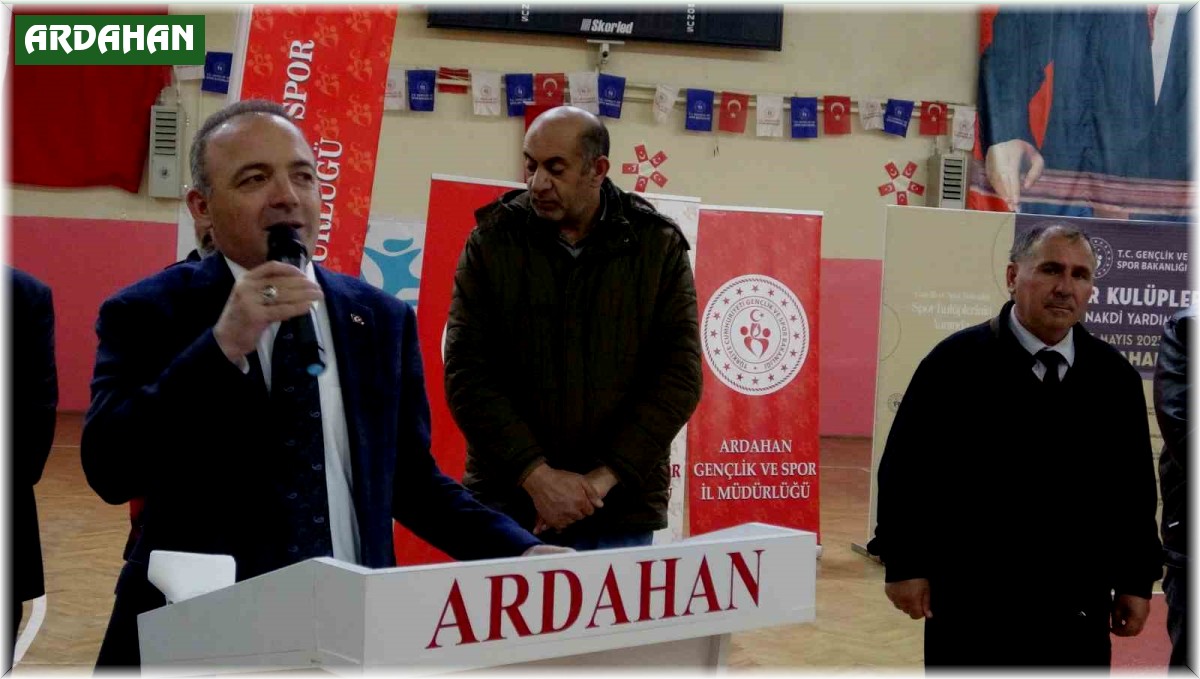 Ardahan'daki amatör spor kulüplerine ayni ve nakdi yardım yapıldı