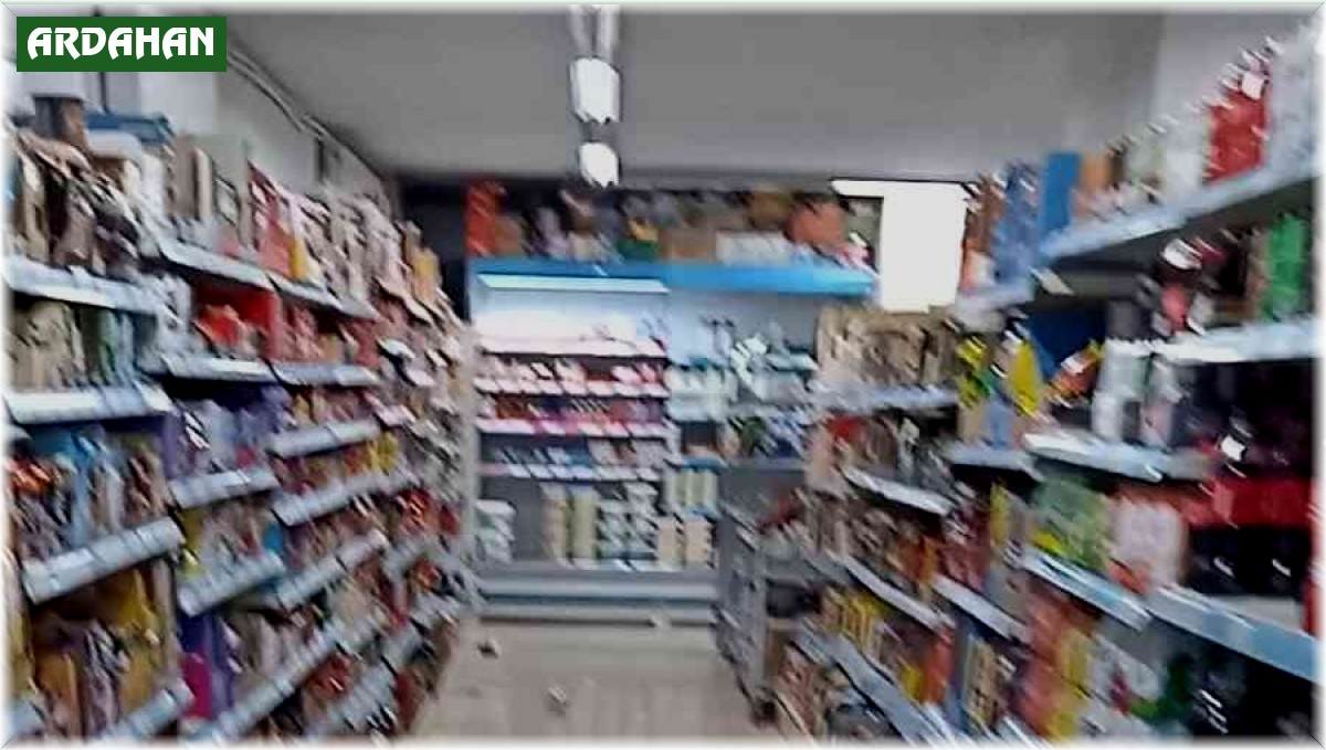 Ardahan'daki depremde yaşanan korku dolu anlar kameraya yansıdı