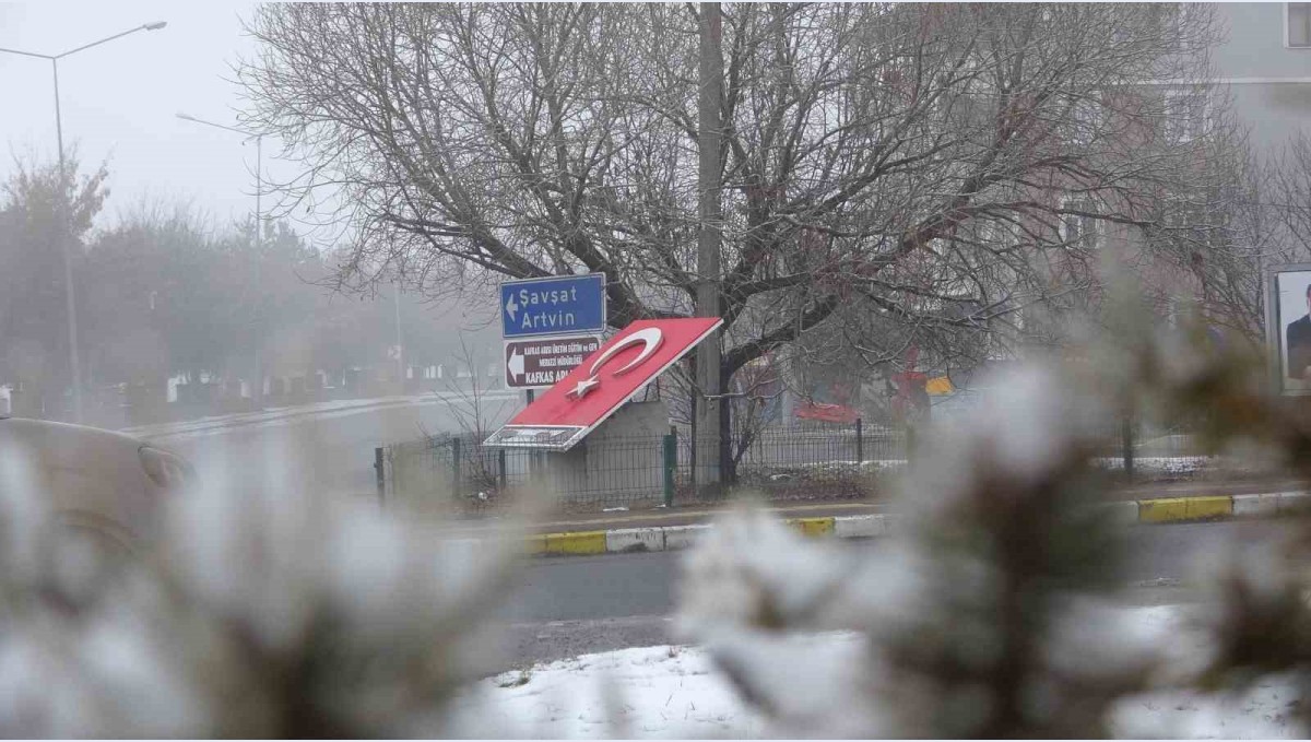 Ardahan eksi 15 dereceyle buz kesti